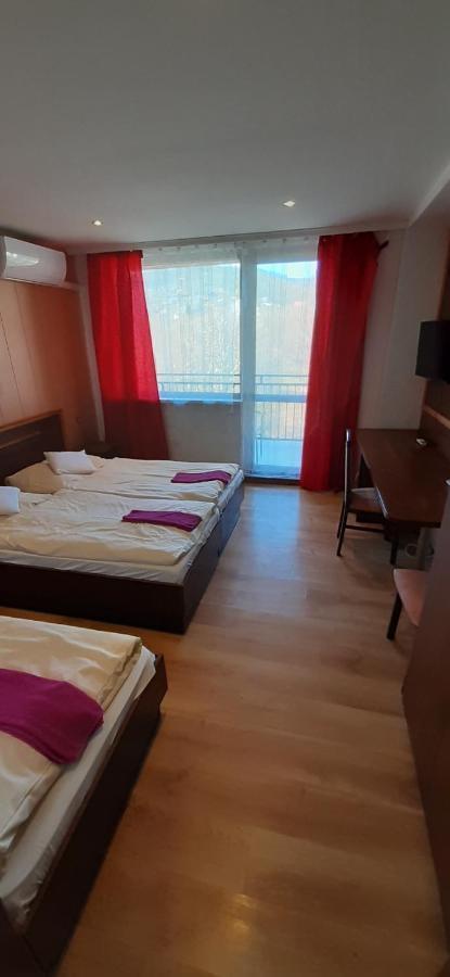 Hotel Felicia Kaluža Exteriör bild