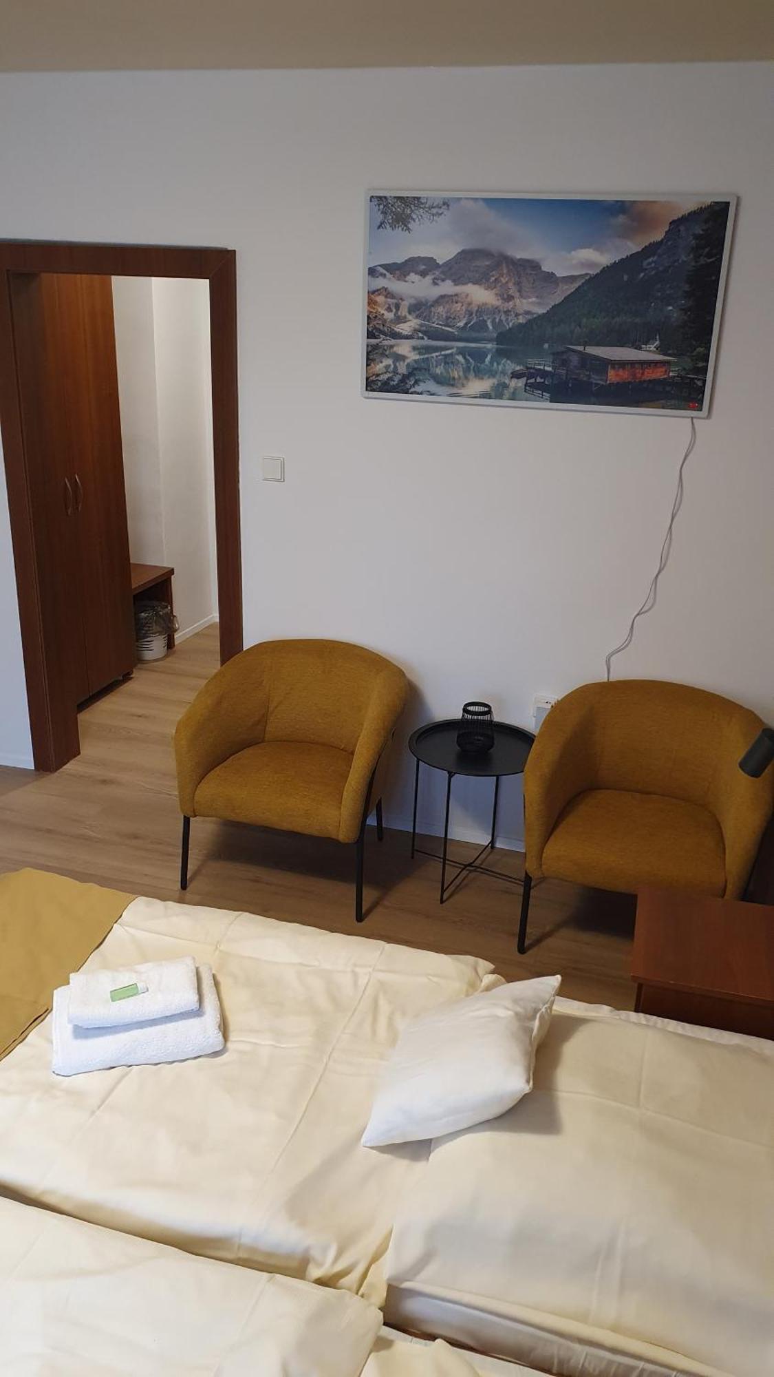 Hotel Felicia Kaluža Exteriör bild