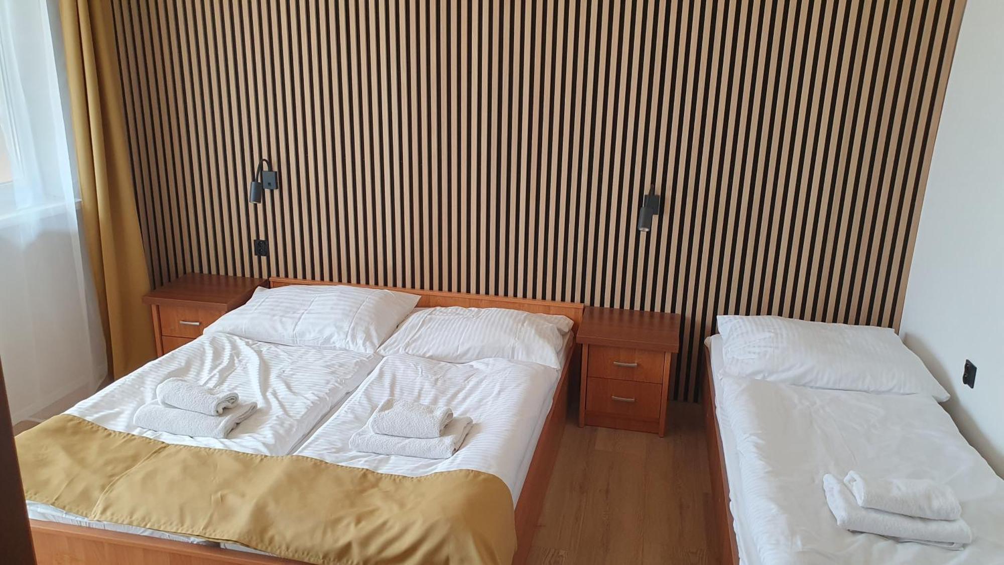 Hotel Felicia Kaluža Exteriör bild