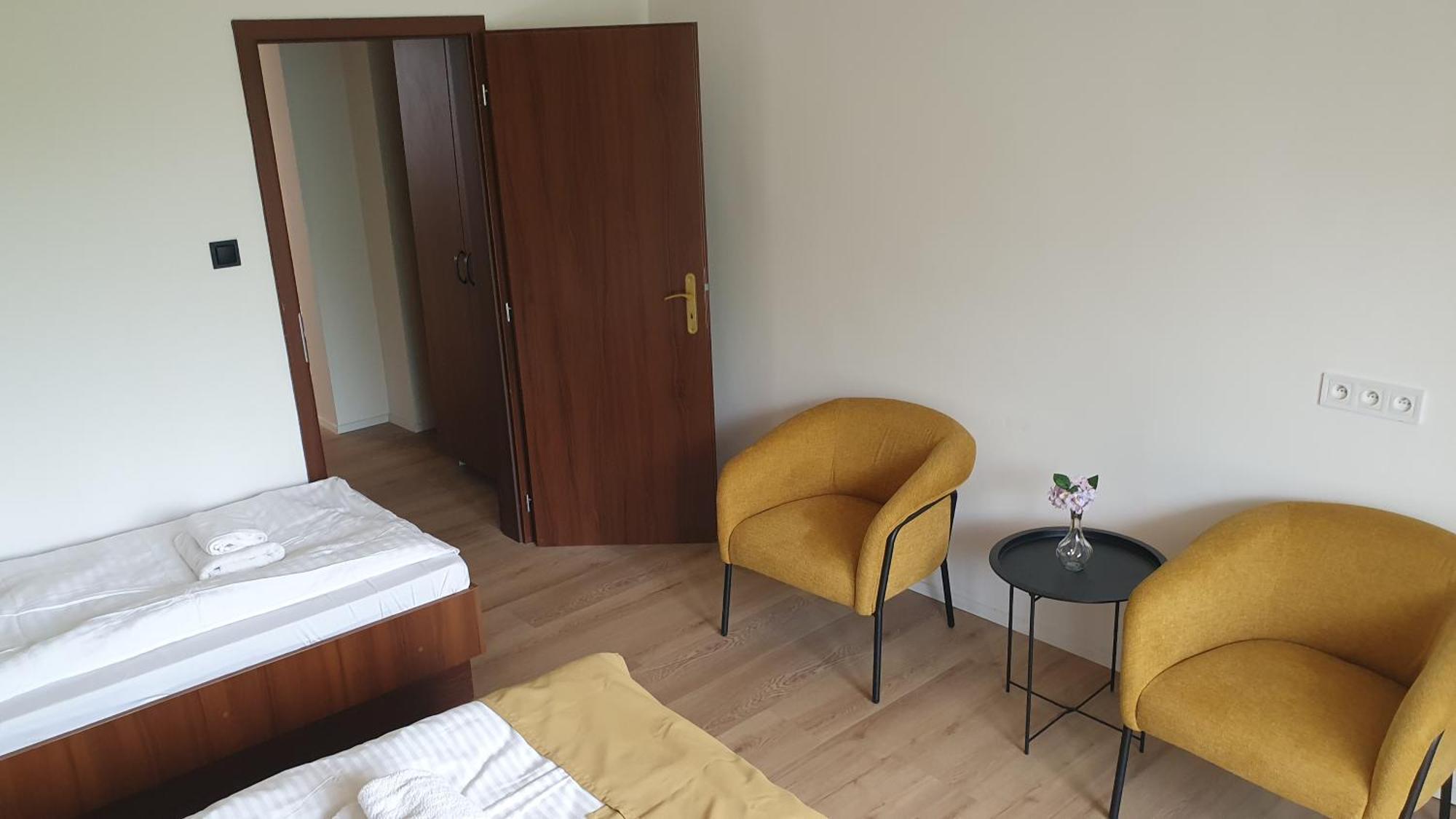 Hotel Felicia Kaluža Exteriör bild
